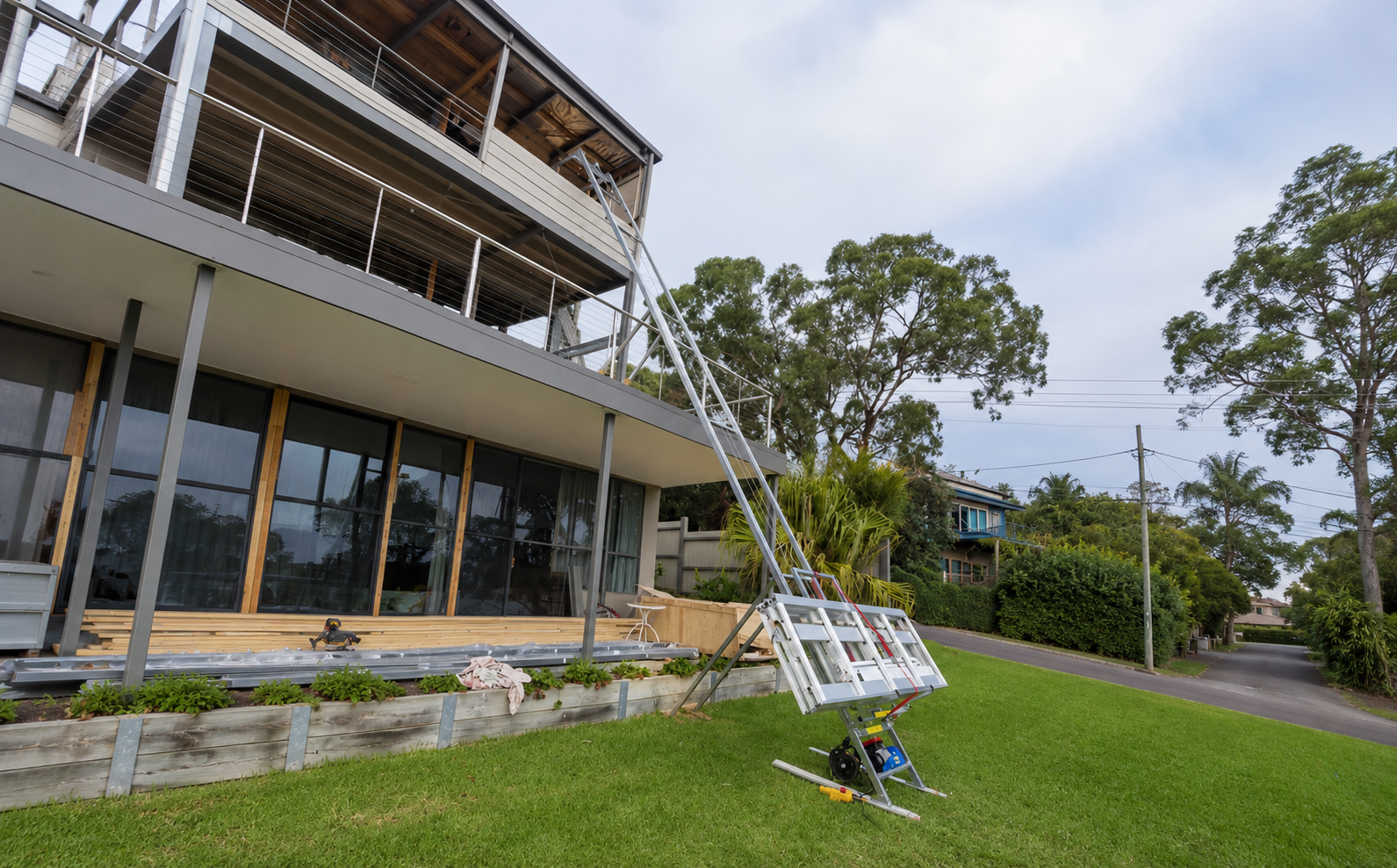 14+1m Ladder Lift Customer Feedback from Australia – Customized Roof & Straight Ladder Solution