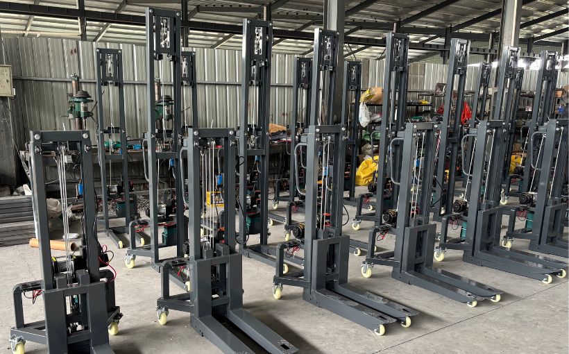 Portable Small Forklift Case in Italy | 48 Units Delivered in One Container